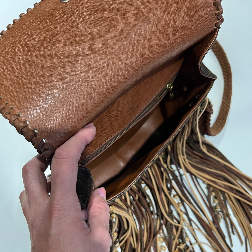 Vintage Boho World Traveler Crossbody - Picture 4 of 10